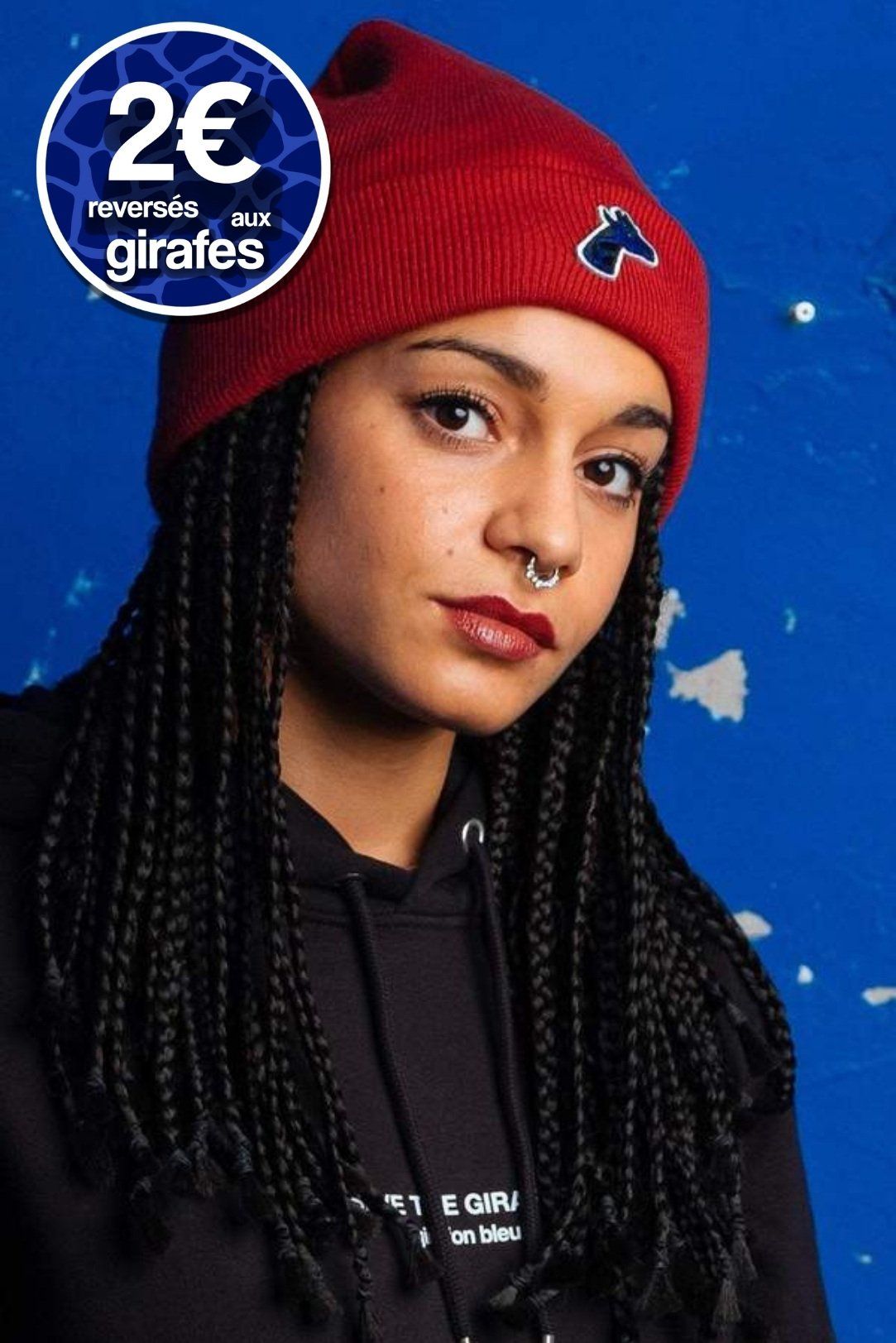 Bonnet brodé rouge girafon bleu